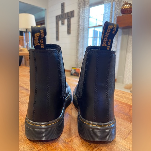 Dr Martens Chelsea Boots women’s size 6 perfect condition - Picture 2 of 4